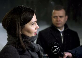 Kokoomuksen Sanni Grahn-Laasonen ja Petteri Orpo selittivät mustaa valkoiseksi maanantai-iltana.