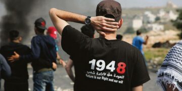 Palestiinalaisnuoret osoittivat mieltä Ramallahissa viime viikolla vuoden 1948 maastapaon muistopäivänä. Pojan paidan selässä lukee: Kotiinpaluu on meidän oikeutemme ja halumme.