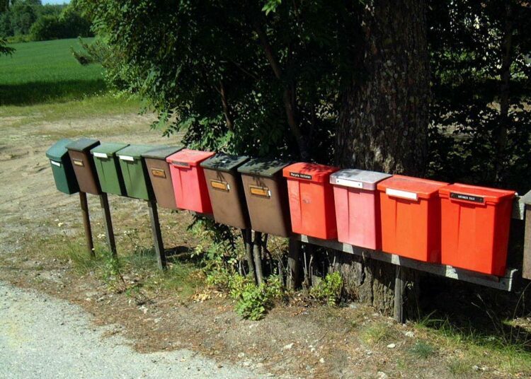 Posti on harventanut myös postin jakamista syrjäseuduilla.