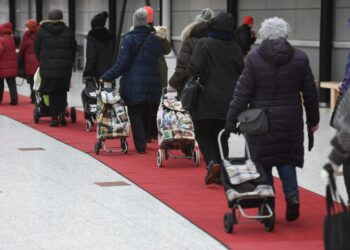 Ruokajono Hurstin joulujuhlaan. Tutkijoiden mukaan kukaan ei tiedä, miten sosiaaliturvaa tulisi uudistaa parhaalla mahdollisella tavalla.