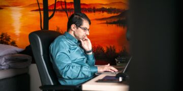 Binar Mustafa seuraa tarkkaan Iranin tapahtumia.Binar Mustafa arvioi, että Iranin islamilaisen valtion kukistuminen olisi tärkeää maailmanlaajuisesti.