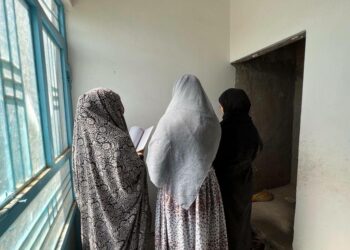 Määrätietoiset naiset ja tytöt eivät anna periksi. He jatkavat opiskelua, vaikka talibanit ovat kieltäneet heiltä kaiken koulutuksen kuudennen luokan jälkeen.
