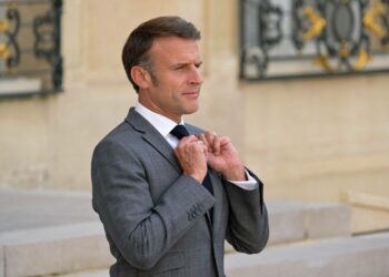 Yllätykset vasemmalta ja oikealta ovat pilaamassa Ranskan presidentin Emmanuel Macronin uhkapelin Ranskassa