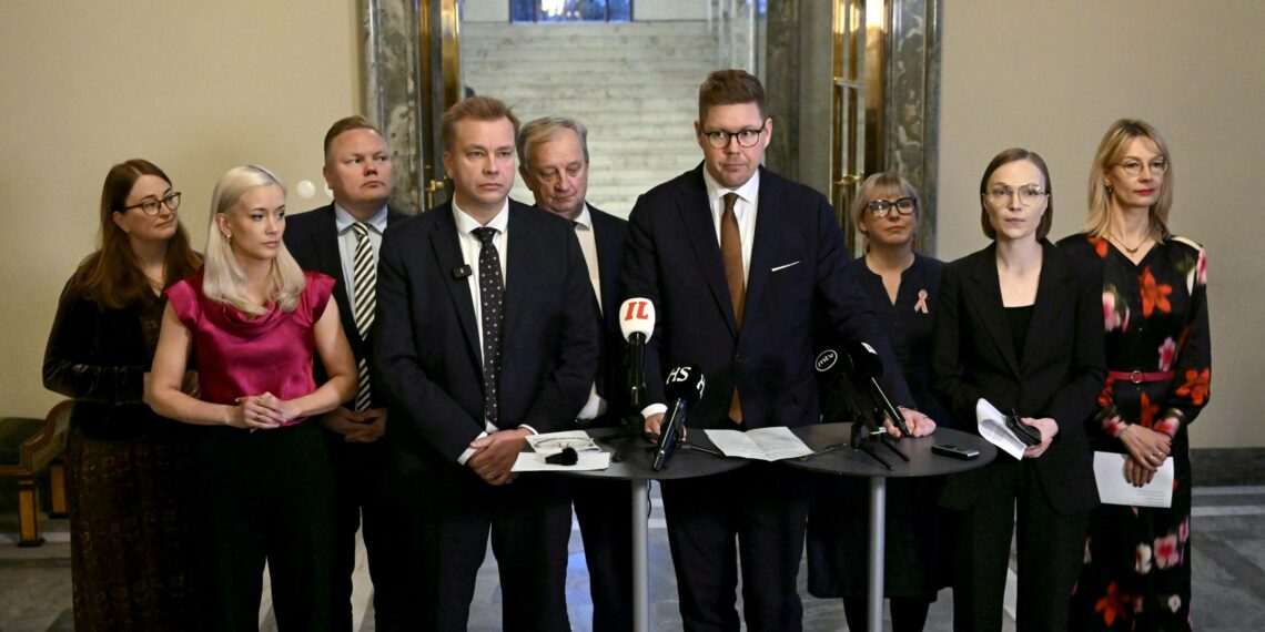 Kaikki oppositioryhmät ovat mukana pääministerille esitetyssä vetoomuksessa.