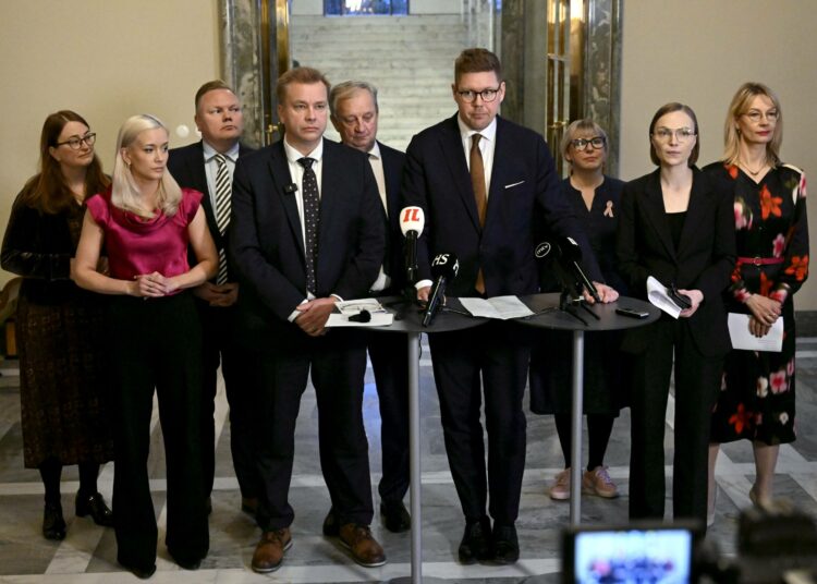 Kaikki oppositioryhmät ovat mukana pääministerille esitetyssä vetoomuksessa.