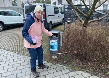 Tuula-Maria Ahonen on koristellut kotipihansa roskiksen.