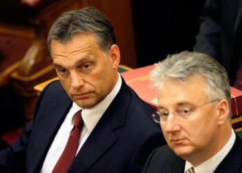 Fideszin johtaja Viktor Orban ja kristillisdemokraattien johtaja Zsolt Semlyen Unkarin parlamentin ensimmäisessä vaalien jälkeisessä istunnossa toissa viikolla.