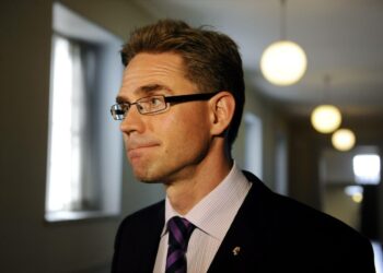 Jyrki Katainen ei koskisi Ylen henkilöstöpolitiikkaan pitkällä tikullakaan.