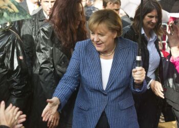 Liittokansleri Angela Merkel kampanjoimassa Mecklenburg-Vorpommernin pääkaupungissa Schwerinissä. Osavaltiossa järjestetään vaalit sunnuntaina.