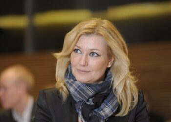 Peruspalveluministeri Maria Guzenina-Richardson,