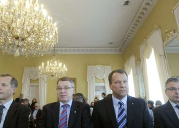 Helsingin kaupunginjohtaja Jussi Pajunen (oik.), Espoon kaupunginjohtaja Jukka Mäkelä, Vantaan kaupunginjohtaja Kari Nenonen ja Mäntsälän kunnanjohtaja Esko Kairesalo (vas.) osallistuivat keskiviikkona metropoliselvityksen tiedotustilaisuuteen.