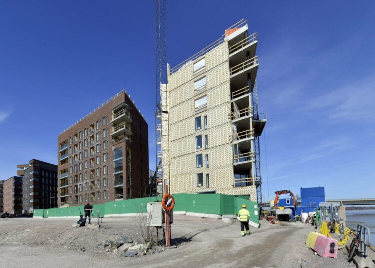 Asuntorakentamista Helsingin Kalasatamassa huhtikuussa 2013.