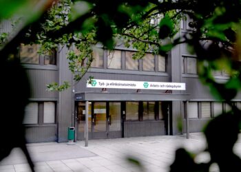 Mitä virkaa on sitten tehdä kaksia ja näin reippaasti eroavia tilastoja.