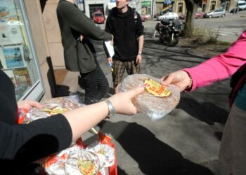 Tuhannet suomalaiset elävät ilmaisen ruoanjakelun varassa, mutta leipäjonojen organisoitumisesta ei ole yleiskuvaa.