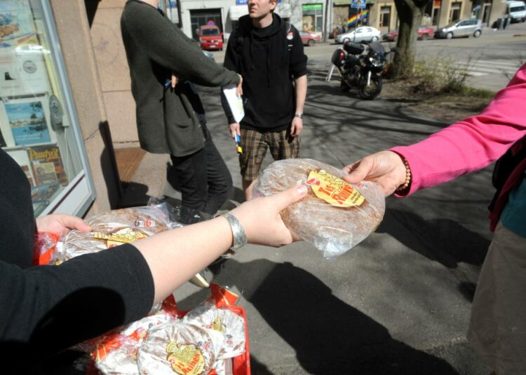 Tuhannet suomalaiset elävät ilmaisen ruoanjakelun varassa, mutta leipäjonojen organisoitumisesta ei ole yleiskuvaa.