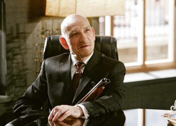 Ronskissa toimintaleffassa nuori mies saa kaksi rikollispomoa, poliisietsivän ja palkkamurhaajan kintereilleen. Kuvassa The Rabbi (Ben Kingsley).