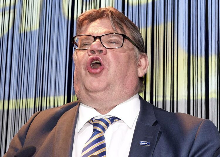 Timo Soini on yksi vaalien häviäjistä, vaikka elekieli kertoo toista.