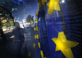 EU-komission mukaan Suomi ei täytä julkiselle taloudelle asetettuja alijäämä- ja velkakriteerejä.
