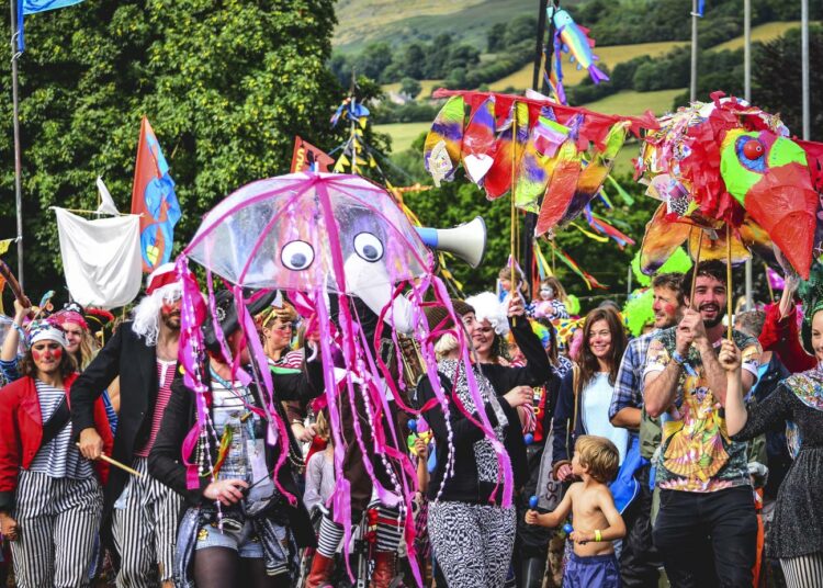 Walesilaisessa Crickhowellin kylässä vietettiin "Vihreän miehen festivaalia" elokuussa 2015.