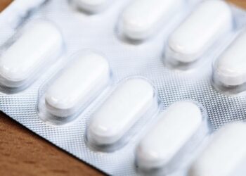 Lääkkeistä muun muassa diabeetikoille elintärkeä insuliini kallistuu. Kuvassa kipulääkkeenä käytettäviä opioideja.