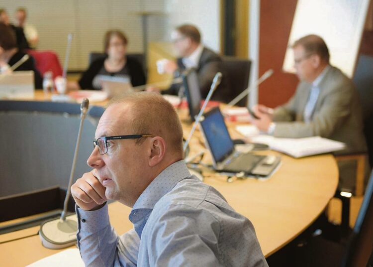 Julkisten ja hyvinvointialojen liiton JHL:n puheenjohtaja Jarkko Eloranta SAK:n hallituksen kokouksessa maanantaina Helsingissä.