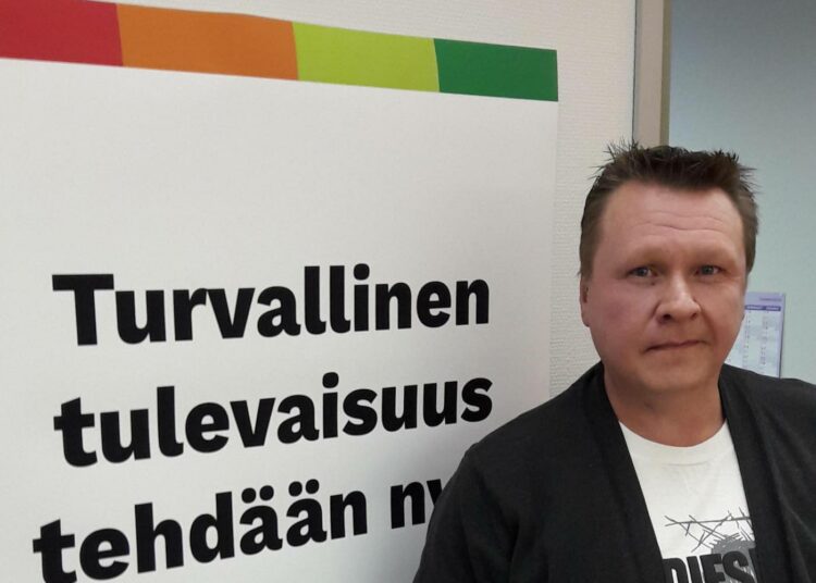 Petri Juvonen ilmoittautui itse vasemmistoliiton ehdokkaaksi Kauniaisiin. Samalla hän liittyi puolueen jäseneksi.