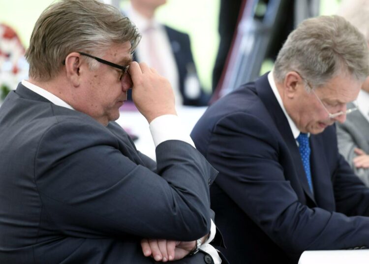 Ulkoministeri Timo Soini ja presidentti Sauli Niinistö Kultaranta-keskusteluissa sunnuntaina.