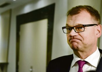 Eikö kaikista huolen pitäminen koske pienituloisia, kirjoittaja kysyy pääministeri Juha Sipilältä.