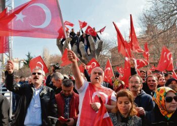 Afrinin sodan tueksi järjestetty mielenosoitus Turkin pääkaupungissa Ankarassa viime viikolla.