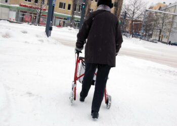 Vajaa kymmenen prosenttia asuu kaksi viimeistä elinvuottaan lähes kokonaan kotona.