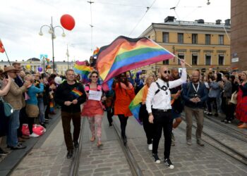 Helsingin Pride-marssille osallistui 30.6. enemmän ihmisiä kuin koskaan ennen. Sadan tuhannen osallistujan joukossa marssivat myös Helsingin pormestari Jan Vapaavuori ja kansanedustaja Jani Toivola.