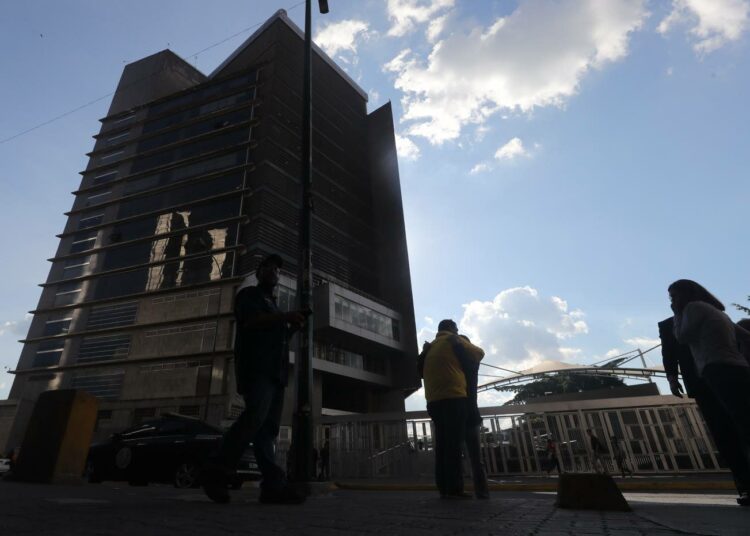 Venezuelan poliittisia vankeja säilytetään usein maan salaisen poliisin eli Sebinin rakennuksessa pääkaupungissa Caracasissa. Lokakuinen kuolemantapauskin sattui siellä.