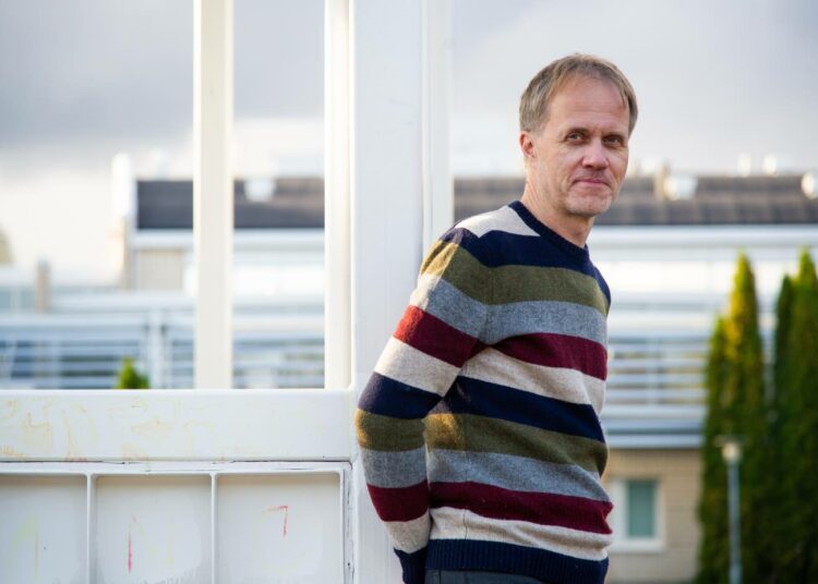 Petri Tamminen tunnustautuu mikrotason ja ”lillukanvarsien” kirjailijaksi.
