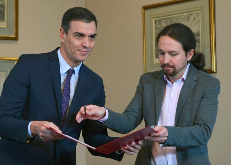 Pedro Sánchez ja Pablo Iglesias ilmoittivat yhteistyöstä tiistaina.