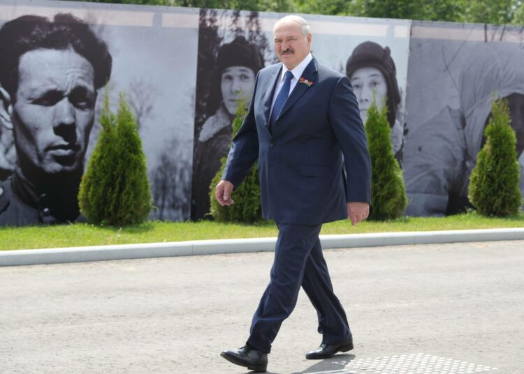 Presidentti Aleksandr Lukashenkon aitoa kannatusta on vaikea tietää, mutta hänen suosionsa on arvioitu selvästi horjuvan.