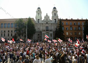 Valko-Venäjällä järjestettiin eilen jo kolmantena sunnuntaina peräkkäin kymmeniätuhansia ihmisiä kerännyt protesti vilpillisenä pidettyä presidentinvaalien tulosta vastaan.