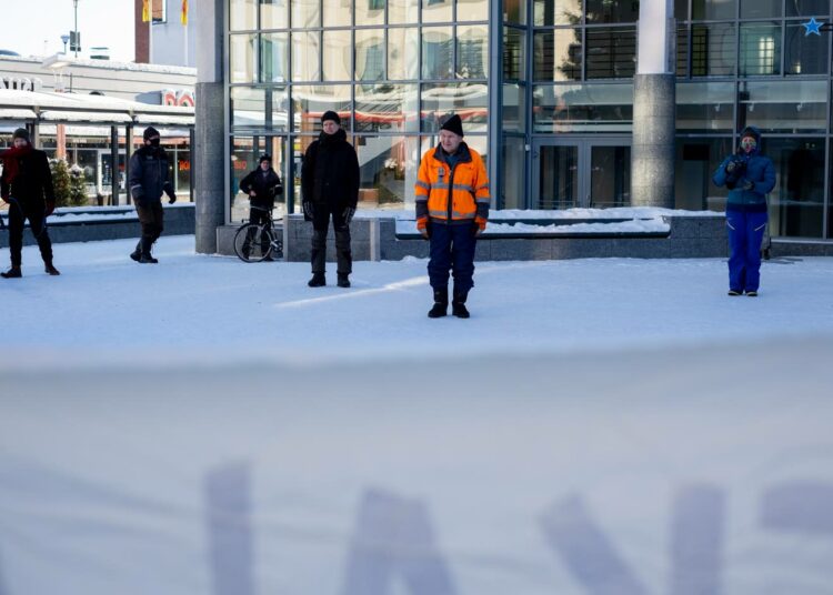 Kemijoen lohi on herättänyt suuria tunteita vuosikymmenien ajan, mutta keskiviikon mielenosoitus oli rauhallinen. Ääneen pääsivät myös eri mieltä olevat.