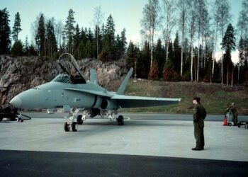 Hornet-hävittäjien lopullinen hinta yli kaksinkertaistui siitä, mitä 1990-luvun alussa puhuttiin.