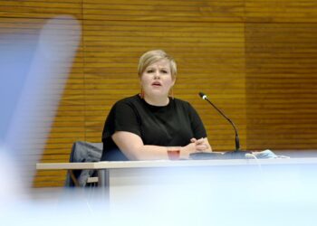 Annika Saarikko arvelee, että verohuojennus yli 60-vuotiaille käydään läpi perustuslakivaliokunnassa.