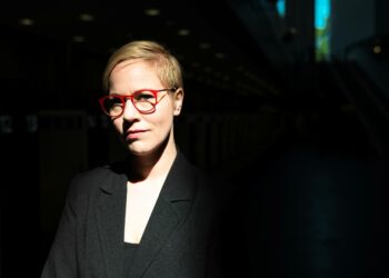 Hanna Sarkkinen puhuu empatian puolesta.