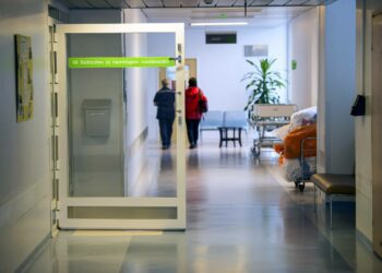 Tällä hetkellä suurimmat yt-neuvottelut käydään Lapin hyvinvointialueella. Työntekijöiden vähennystarve on 600–700.