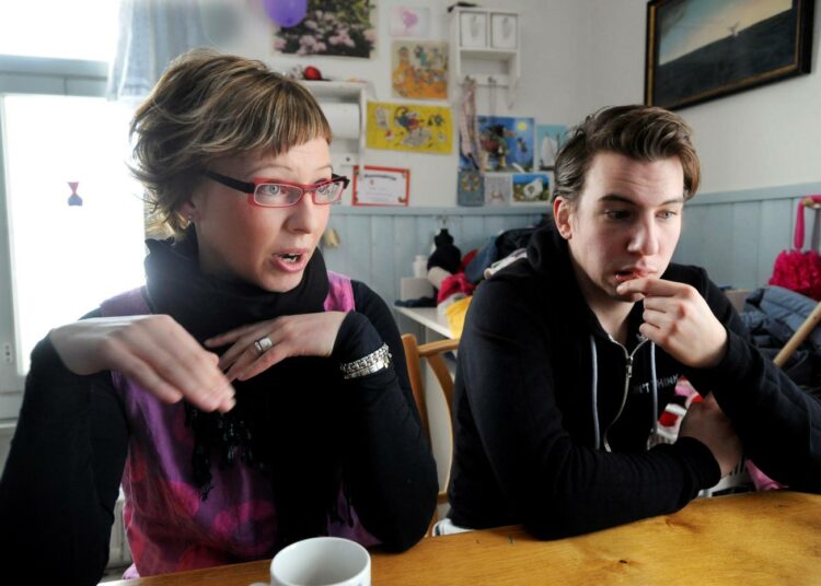 Aku Hirviniemellä  ja Aino-Kaisa Pekosella on läheiset ja lämpimät välit. Tekemisissä ollaan melkein päivittäin.