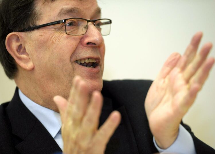 Paavo Väyrynen.