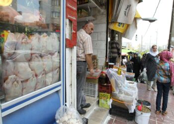 Iranin hallitus subventoi peruselintarvikkeiden hintoja.