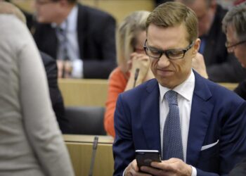 Valtiovarainministeri Alexander Stubb synkisteli kolme viikkoa sitten Suomen luottoluokituksen laskulla. Suomen velan korkoihin luokituksella ei ollut käytännössä mitään vaikutusta.