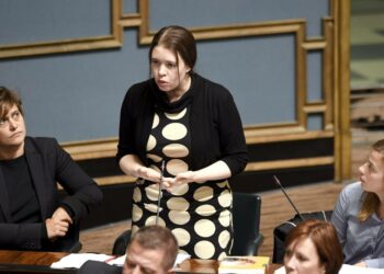 Kansanedustaja Anna Kontula syyttää sak:laisia ay-johtajia teinikiukuttelusta.