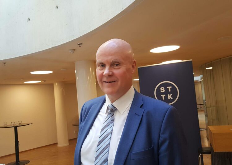 Suomen pitää saada työttömyysaste muiden Pohjoismaiden tasolle, STTK:n puheenjohtaja Antti Palola sanoo.
