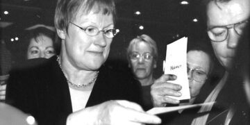 Tarja Halonen vaalityössä Tampereella.