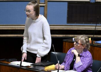 Vasemmistoliiton puheenjohtaja Minja Koskela budjetin lähetekeskustelussa.