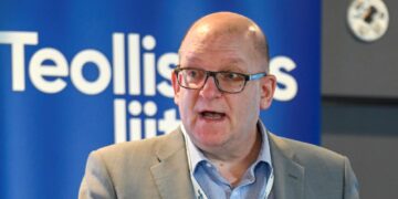 Teollisuusliiton puheenjohtaja Riku Aalto.